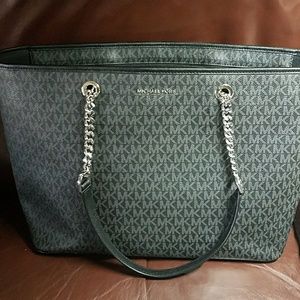 Authentic Michael  kors jet set travel chain tote
